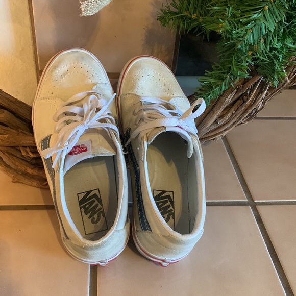 Cream Color Vans with blue/red sz 6.0 in men’s and 7.5 in women’s - Picture 6 of 9